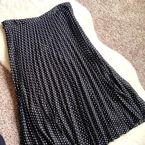 Pleated midi length skirt